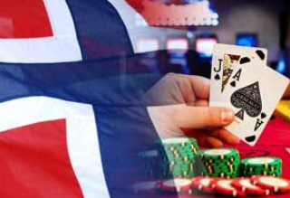 Norsk casino med norsk flagg og spilleautomater